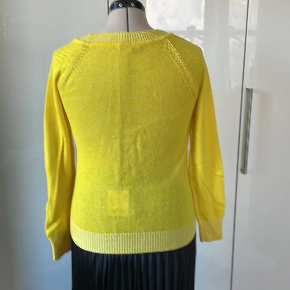 GAP sweater color